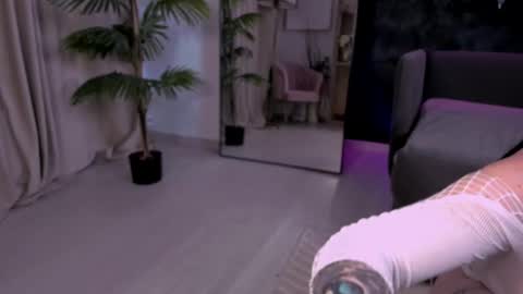 LoraIvone online show from March 8, 2:04 am