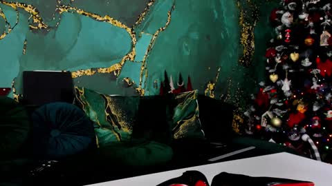 Miss online show from December 13, 5:21 pm