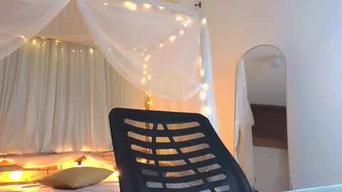 loreanis online show from October 6, 11:13 pm