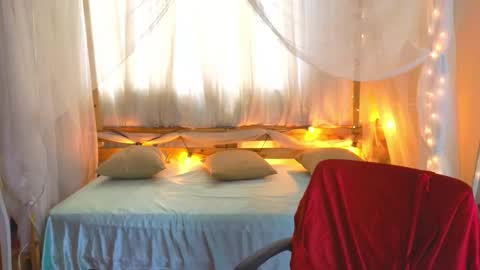 loreanis online show from November 16, 8:25 pm