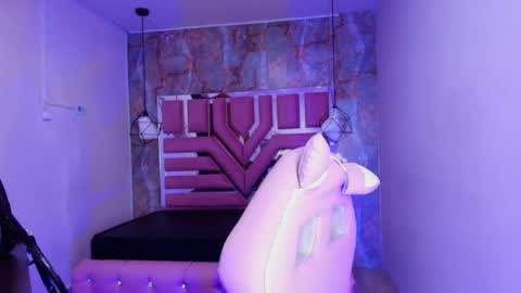 lorem_adams online show from September 10, 11:10 am