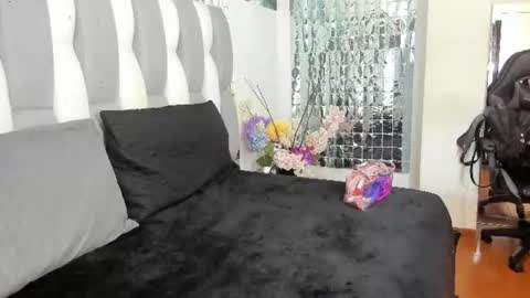 Snapshot of loren_jacksoon chatting on June 17, 11:34 am Loren online show from June 17, 11:34 am