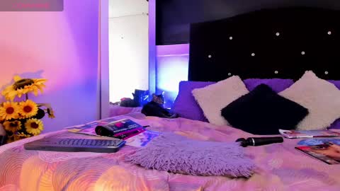 lesly lorena online show from January 24, 5:10 am