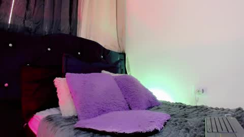 lesly lorena online show from March 29, 9:37 pm