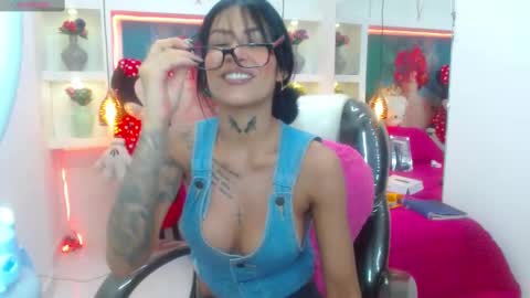 Snapshot of lorenapinto_ chatting on February 18, 5:53 am lore online show from February 18, 5:53 am