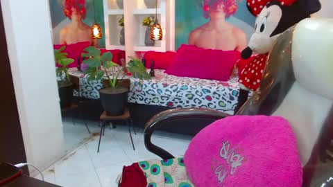 Snapshot of lorenapinto_ chatting on September 12, 8:42 pm lore online show from September 12, 8:42 pm