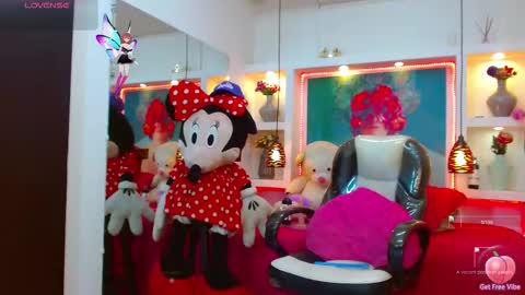 Snapshot of lorenapinto_ chatting on October 21, 2:01 am lore online show from October 21, 2:01 am