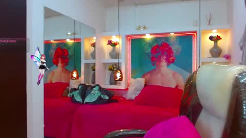 Snapshot of lorenapinto_ chatting on November 12, 11:47 pm lore online show from November 12, 11:47 pm