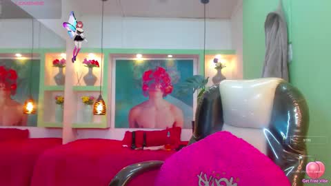 Snapshot of lorenapinto_ chatting on December 3, 1:35 am lore online show from December 3, 1:35 am