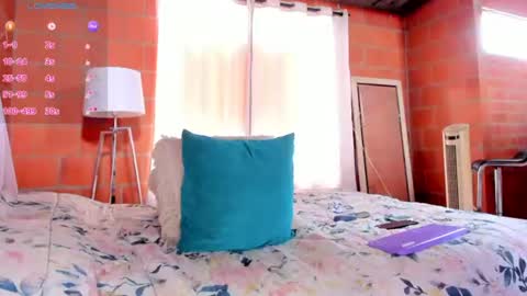 Snapshot of lorendolltsx chatting on June 23, 3:43 pm Loren online show from June 23, 3:43 pm