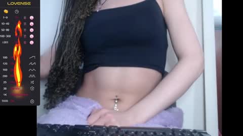 Snapshot of lorenitha_20 chatting on December 26, 2:33 am lorenitha online show from December 26, 2:33 am
