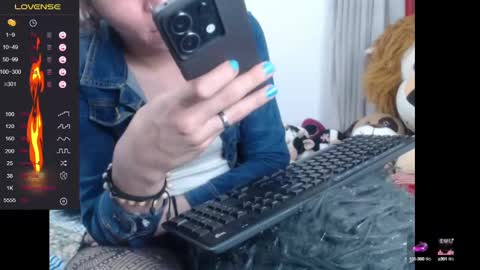 Snapshot of lorenitha_20 chatting on February 5, 12:53 am lorenitha online show from February 5, 12:53 am