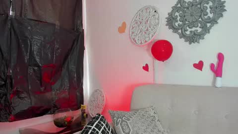 L O R E N online show from February 25, 1:28 pm