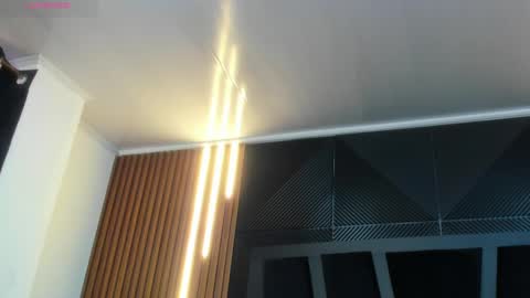  L O R E N Z O  Thumbs Up help  online show from November 20, 5:12 pm