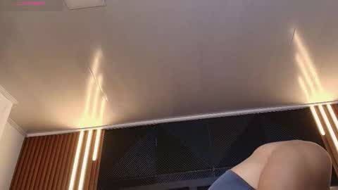  L O R E N Z O  Thumbs Up help  online show from January 16, 5:28 pm