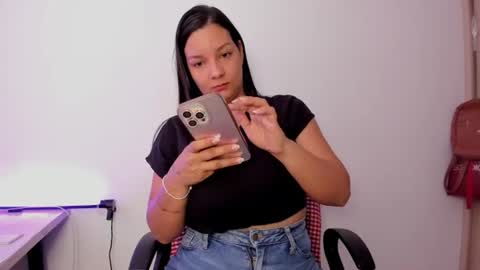 Snapshot of loreth_jw chatting on June 25, 5:39 pm Queen Loreth online show from June 25, 5:39 pm