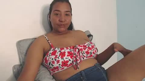 Snapshot of loretta_ chatting on June 24, 9:14 pm Loretta Gmez online show from June 24, 9:14 pm
