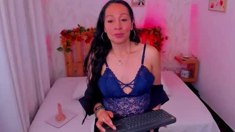 loretta_fraser online show from October 28, 1:36 pm