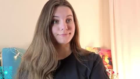 Chloe for Fan BlackHole online show from November 16, 5:40 pm