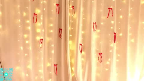 Chloe for Fan BlackHole online show from March 9, 5:50 pm