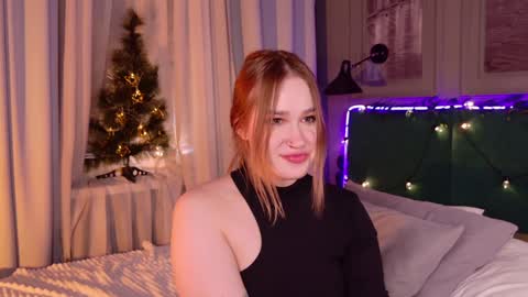 Lori online show from December 15, 10:47 pm
