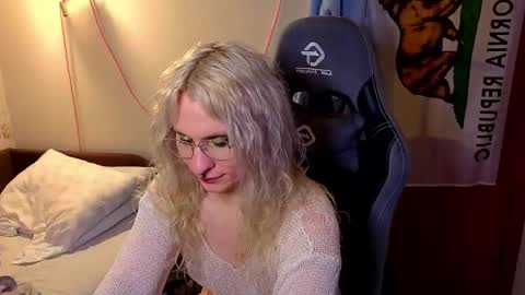 Lori -----------------------------------    online show from March 26, 5:29 pm