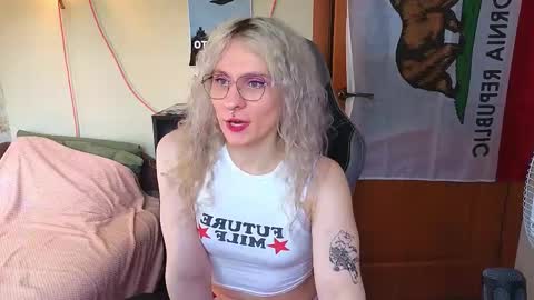 Snapshot of lori_myaf chatting on May 22, 3:06 pm Lori ----------------------------------- online show from May 22, 3:06 pm