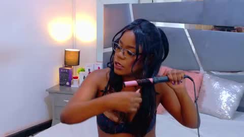 Snapshot of lorraine_johnson chatting on May 25, 5:41 pm lorraine_johnson online show from May 25, 5:41 pm