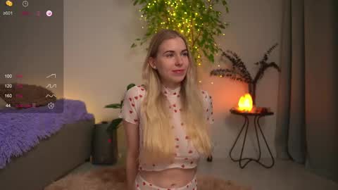 Lorrie online show from December 10, 2:28 pm