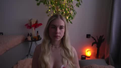 Lorrie online show from September 14, 9:19 am