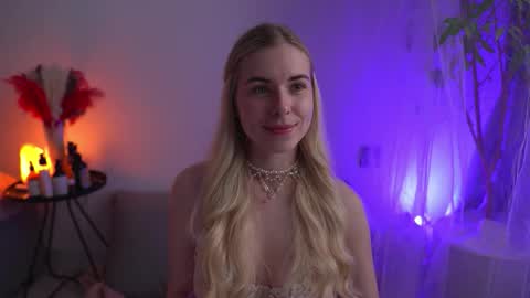 Lorrie online show from September 26, 9:13 am