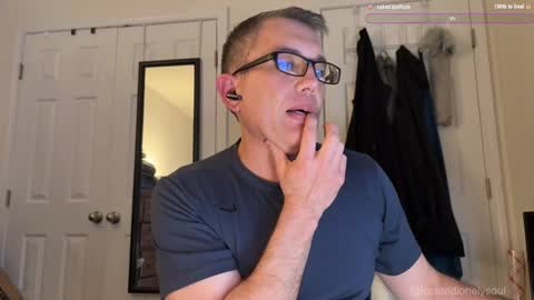 Snapshot of lostandlonelysoul chatting on November 16, 5:35 am Hazemir online show from November 16, 5:35 am