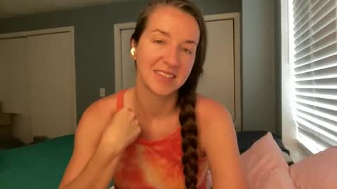 lothlori online show from April 22, 11:45 am