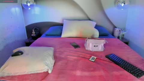 Lotti online show from April 4, 7:55 pm