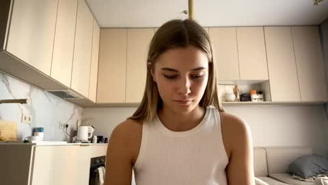 Bella online show from June 3, 2:33 pm