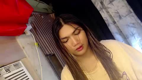 Snapshot of louheart chatting on December 17, 11:27 pm Sweet   online show from December 17, 11:27 pm