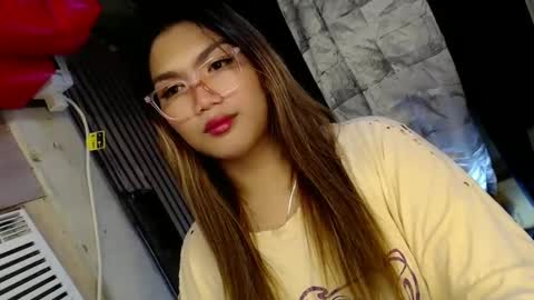 Snapshot of louheart chatting on December 23, 8:03 pm Sweet   online show from December 23, 8:03 pm