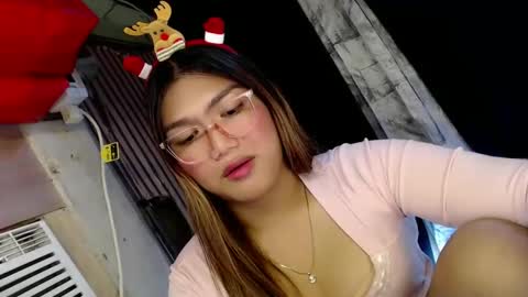 Snapshot of louheart chatting on December 25, 5:47 pm Sweet   online show from December 25, 5:47 pm