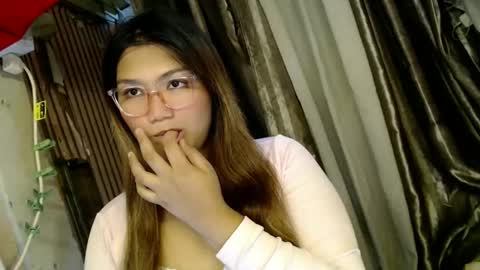 Snapshot of louheart chatting on February 9, 3:01 pm Sweet   online show from February 9, 3:01 pm