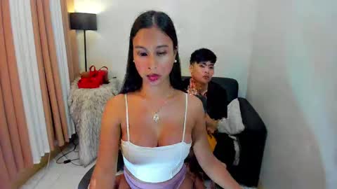 Snapshot of louie_cute_asian chatting on January 25, 12:37 pm Kylie online show from January 25, 12:37 pm