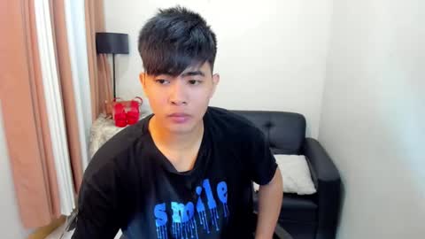 Snapshot of louie_cute_asian chatting on February 1, 1:34 am Kylie online show from February 1, 1:34 am