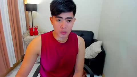 Snapshot of louie_cute_asian chatting on February 6, 4:53 am Kylie online show from February 6, 4:53 am