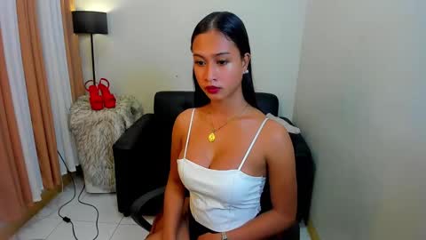 Snapshot of louie_cute_asian chatting on February 11, 3:08 am Kylie online show from February 11, 3:08 am