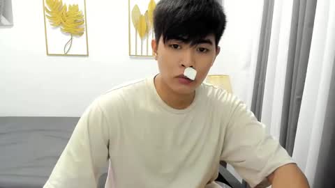 Snapshot of louie_cute_asian chatting on February 22, 5:12 am Kylie online show from February 22, 5:12 am