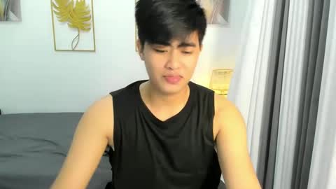 Snapshot of louie_cute_asian chatting on February 27, 5:13 am Kylie online show from February 27, 5:13 am