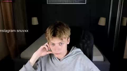 Snapshot of louie_evans chatting on September 9, 9:03 pm louie_evans online show from September 9, 9:03 pm