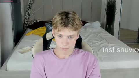 Snapshot of louie_evans chatting on September 17, 8:10 pm louie_evans online show from September 17, 8:10 pm