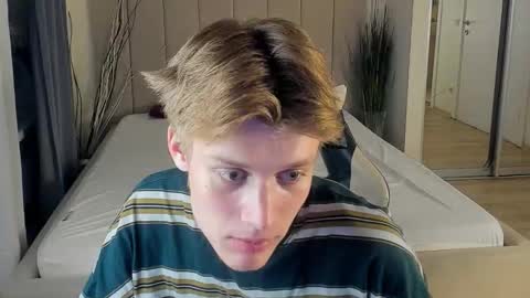 Snapshot of louie_evans chatting on September 29, 5:18 pm louie_evans online show from September 29, 5:18 pm