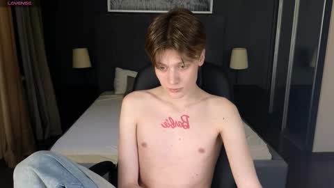 louie_evans online show from December 17, 7:42 pm