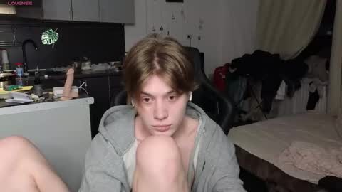 louie_evans online show from February 26, 3:05 am